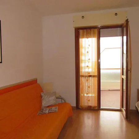 Extra Comfort In A Renovated Flat For 6 Μπιμπιόνε